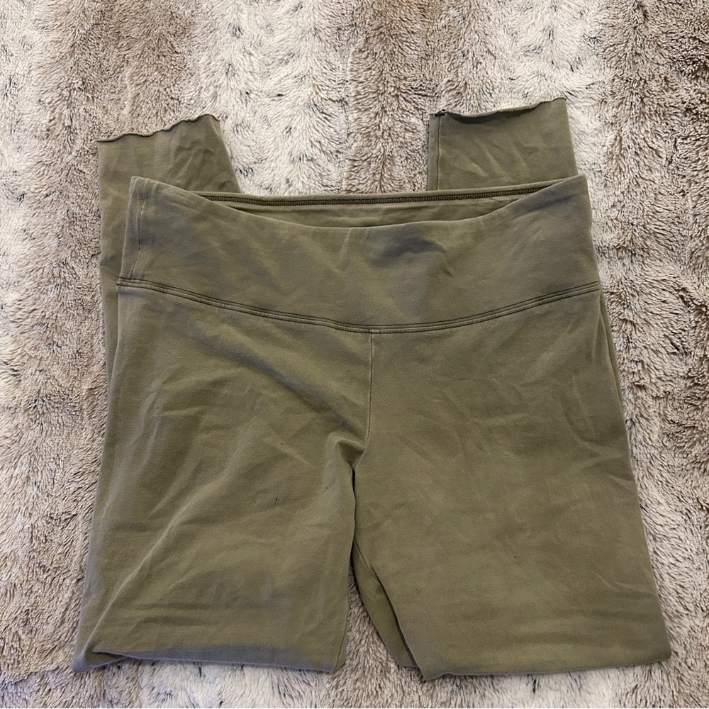Aritzia TNA khaki green Leggings